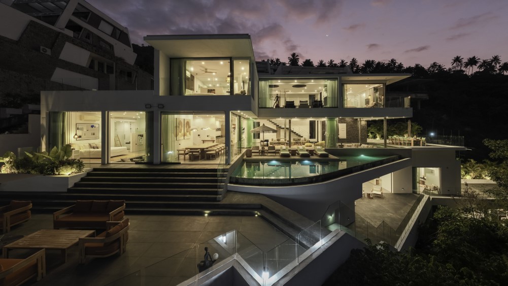 Golden Lotus - Villa Vie - Serene villa at nightfall